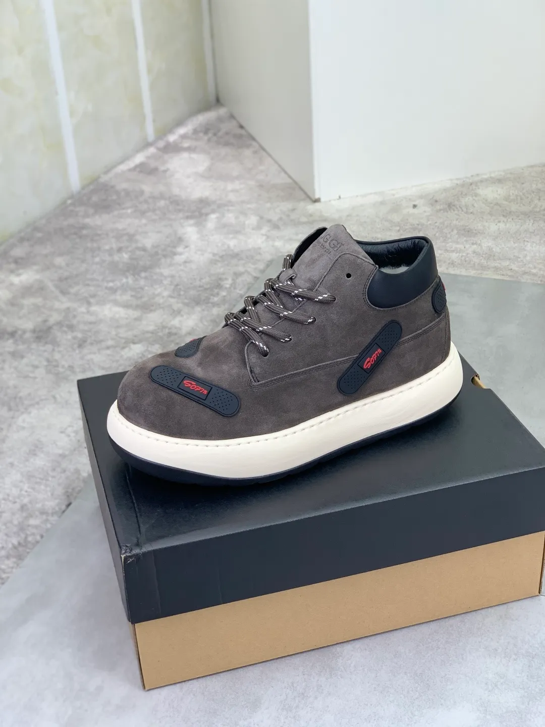 Men's men's shoes 💰P660 New arrival 🆕🆕🆕 IUGGI winter 🎄Q version ugly band-aid rhubarb boots men's trendy brand matte leather Martin boots high-top thick-soled big-toe shoes original designer cock-toe boots winter new retro men's shoes trendy and fashionable thick-soled bread shoes non-slip and wear-resistant Size: 39-44